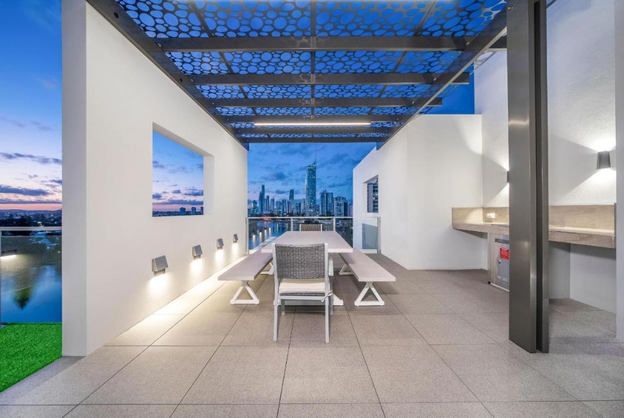 Serenity Surfers Paradise Gold Coast Exterior photo